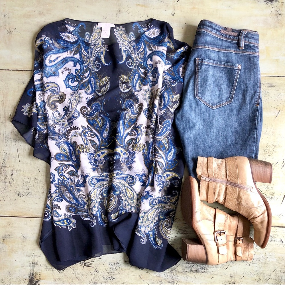 New York & Company Blue Paisley Flowy Top